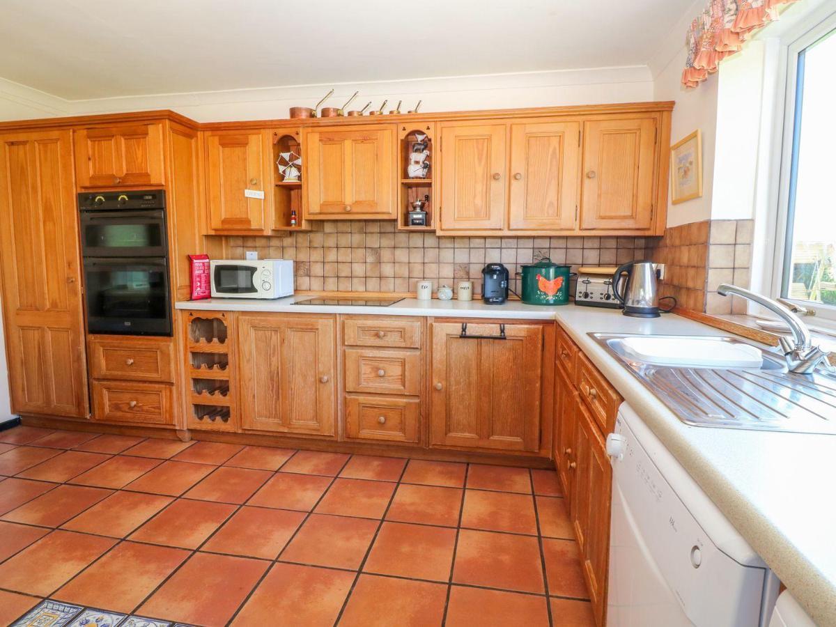 Charming 2 Bed House Near Rhoscolyn Discounts For Villa Holyhead Esterno foto