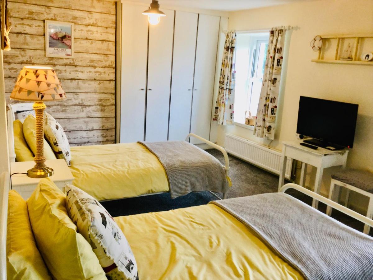 Charming 2 Bed House Near Rhoscolyn Discounts For Villa Holyhead Esterno foto